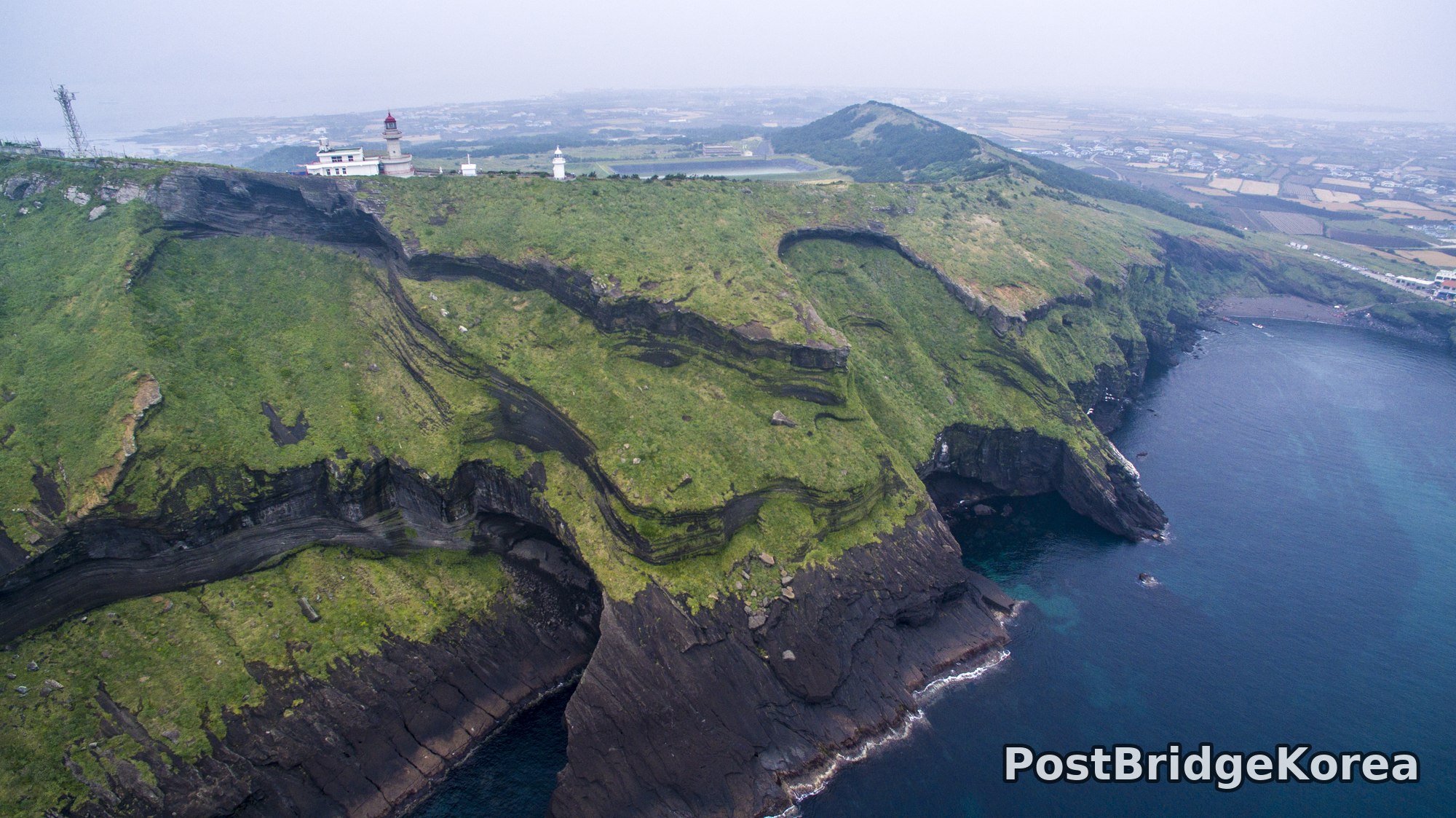 Udo Island Aerial Drone Photography: Volcanic Cliff Geometry, Layered Basalt Coastline, and Exposure Compensation Guide for Spring Overcast Conditions