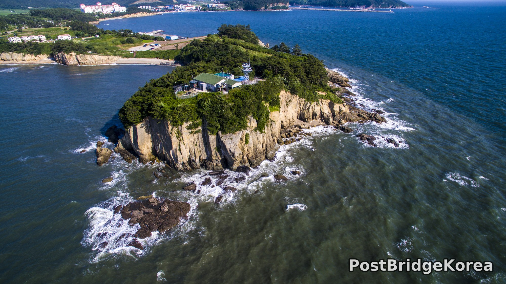 Byeonsanbando Sea Cliff Islet: Overhead Diagonal Framing, Sheer Columnar Rock Face, and Coastal Exposure Guide