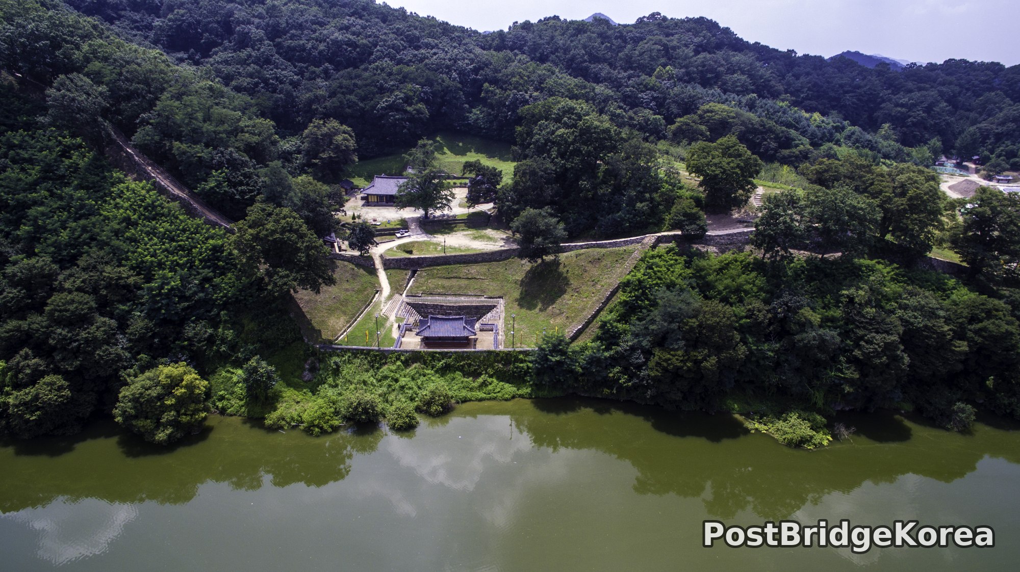 Gongsanseong Fortress Aerial Drone Photography: Stone Wall Geometry, River Framing, and Exposure Settings for Summer Haze